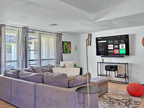 4th image of 2521 Delmar Dr