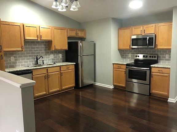 4th image of 419 Elizabeth Ln