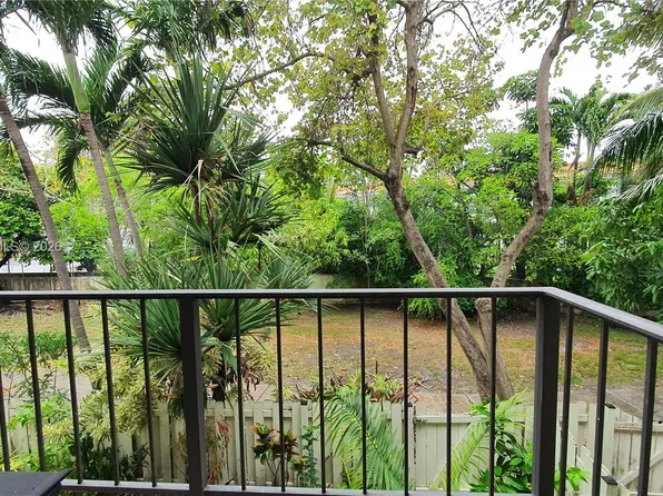 1655 NE 115th St APT 28B, Miami, FL 33181