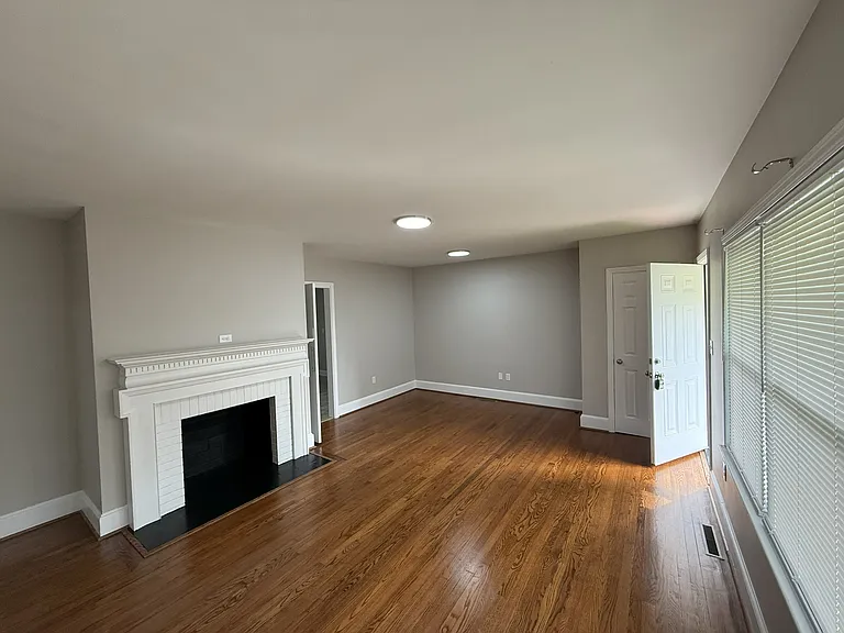 202 Hillcrest Dr — Photo 3