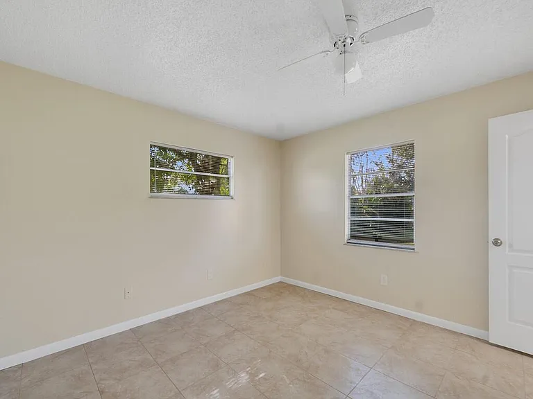819 SW Amethist Ter — Photo 16