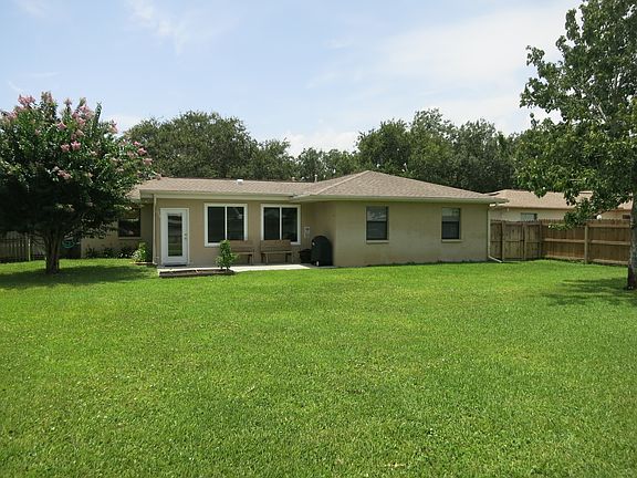 3rd image of 1922 Hogan Dr
