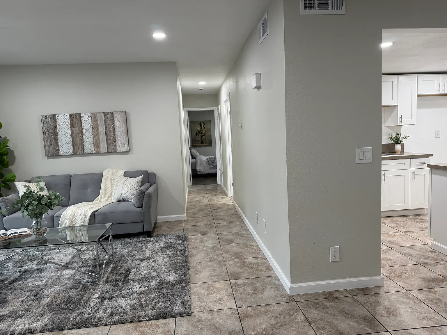 2 bed, 977 sqft, $2,500 — Photo 3