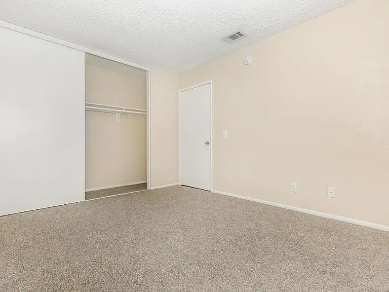 Sunset View Apartments — Photo 58