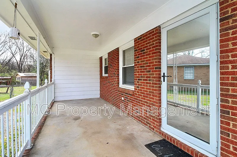 3 bed, 1.5 bath, 1119 sqft, $1,850 — Photo 4