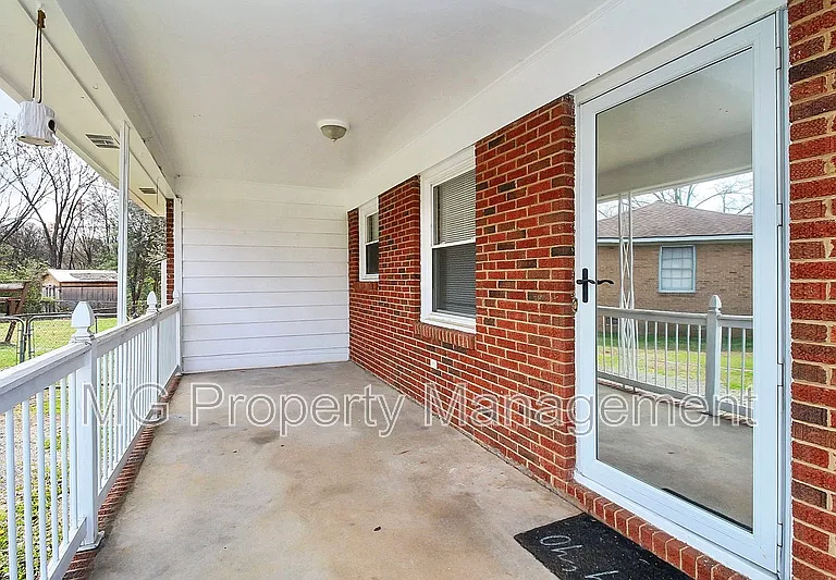 243 Eden Cir — Photo 4