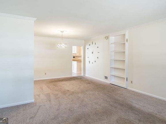 4th image of 402 Preston St