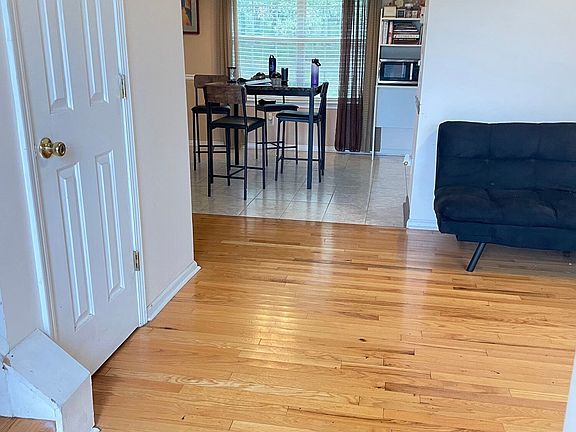 5th image of 660 Meadows Ln