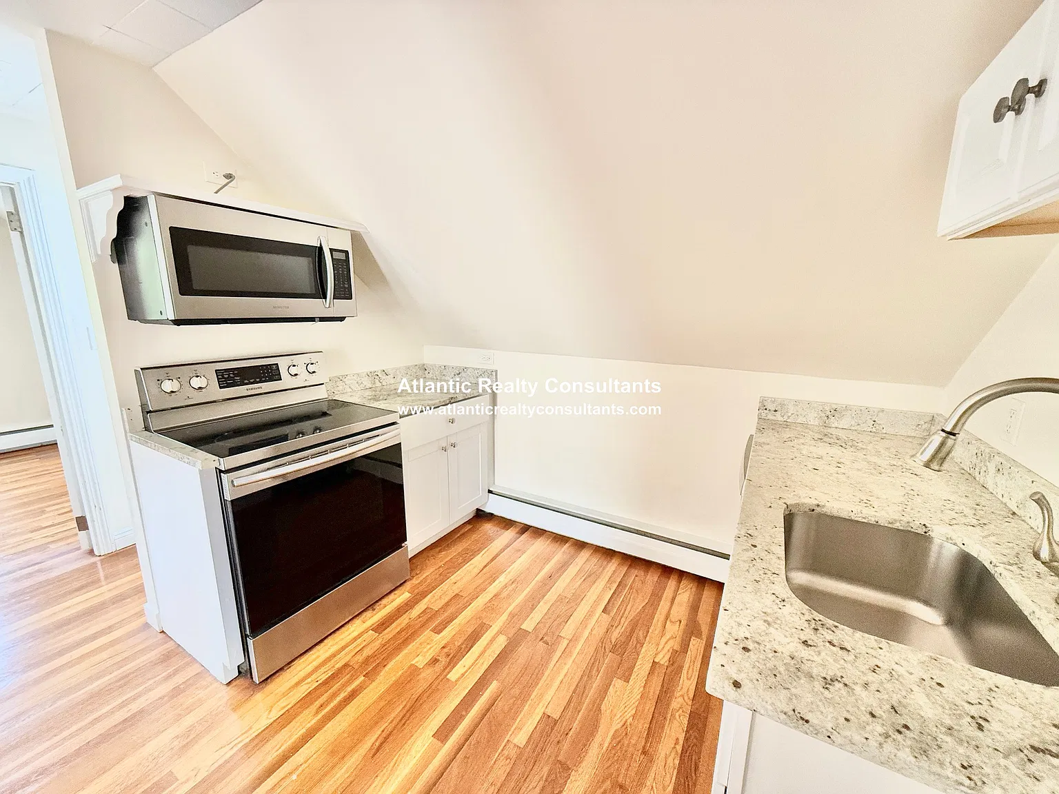 2 bed, 600 sqft, $2,200 — Photo 3