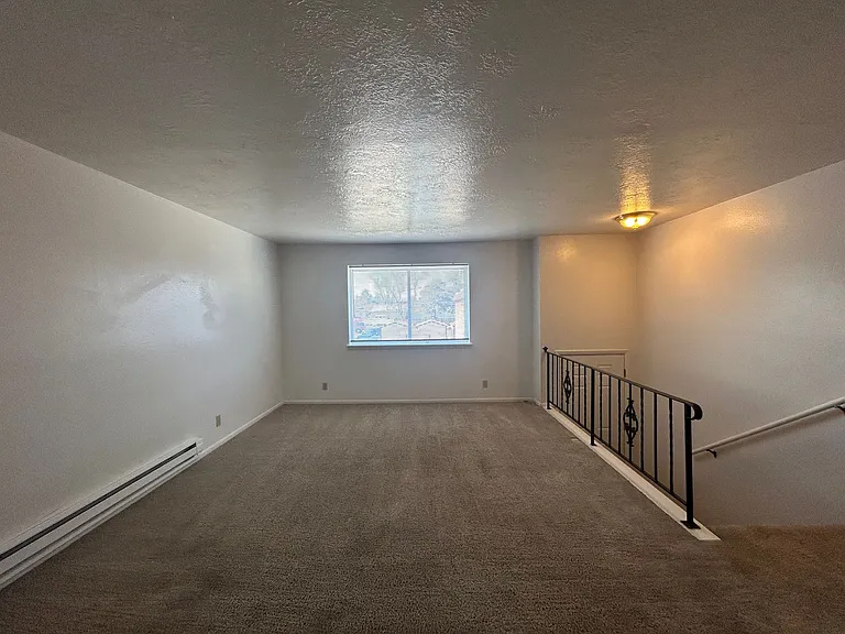 Main 819 S — Photo 24