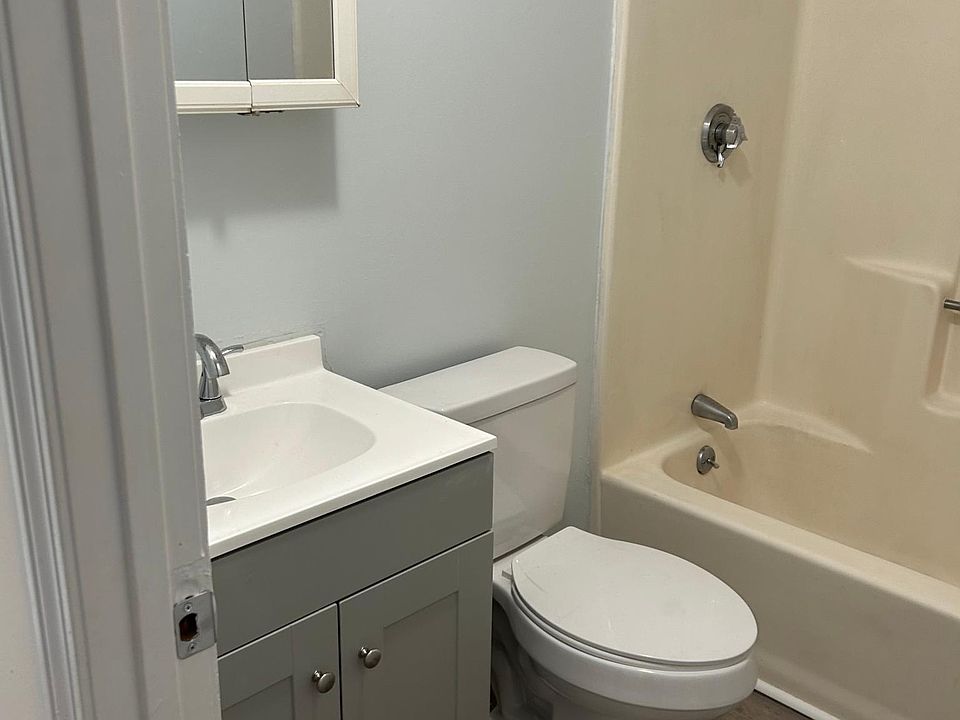 1st image of 10 Nestor St APT 8