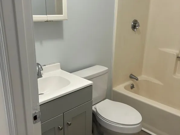 10 Nestor St APT 8, West Warwick, RI 02893