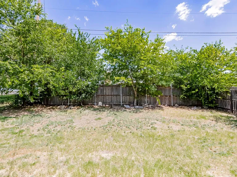 2015 Newton Dr — Photo 30