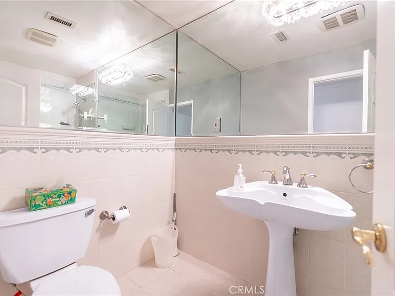 333 W Wistaria Ave — Photo 26