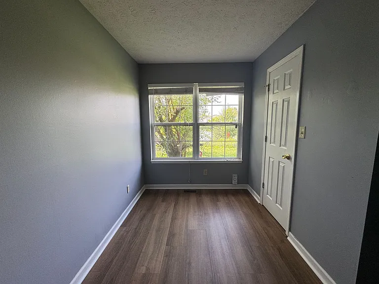 1049 Mustang Ct — Photo 17