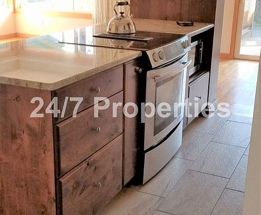 5th image of 156 NE Lincoln Ct