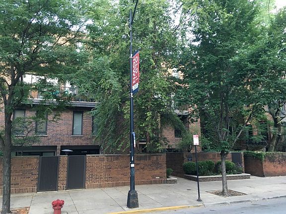 2nd image of 1330 N La Salle St #105