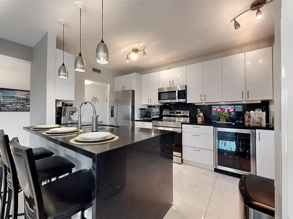 3800 Hillcrest Dr APT 902, Hollywood, FL 33021