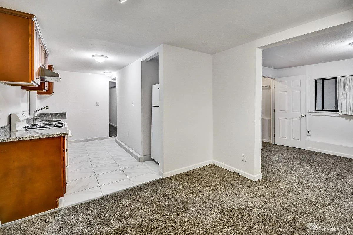 3 bed, 2.0 bath, 4518 sqft, $3,675 — Photo 4