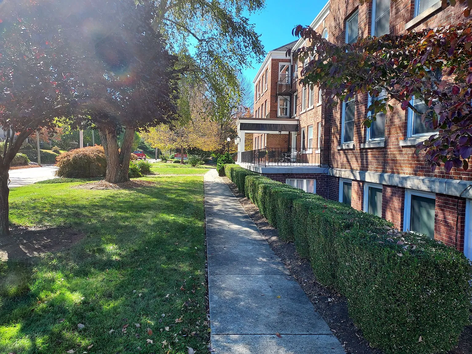 2 bed, 950 sqft, $1,600 — Photo 3