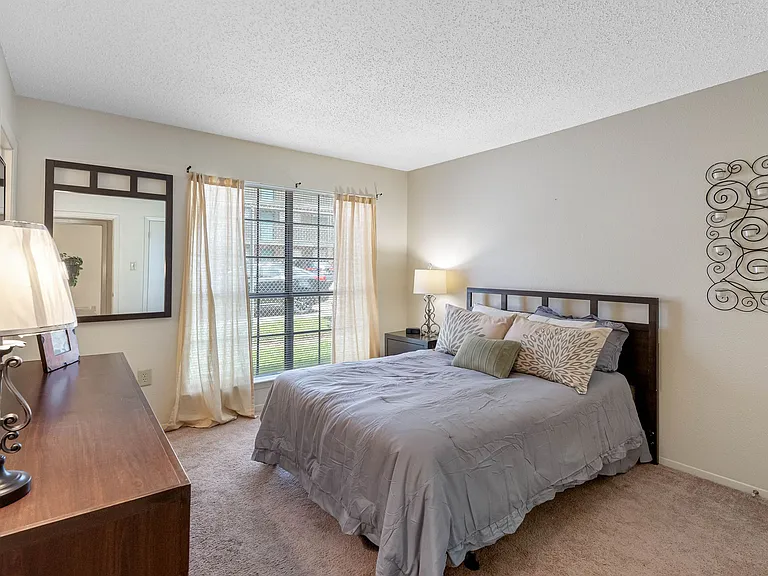 Park East Apartments — Photo 7