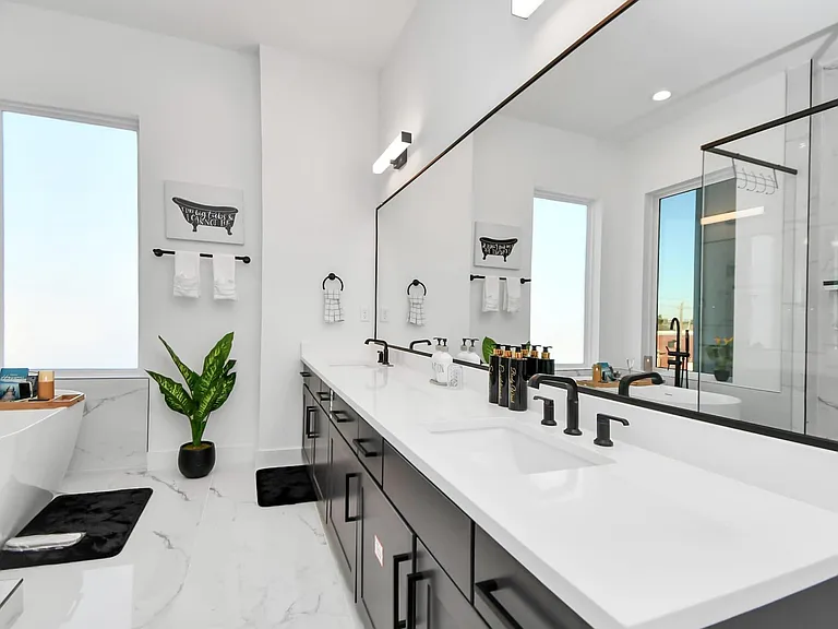1104 Palmer St — Photo 32