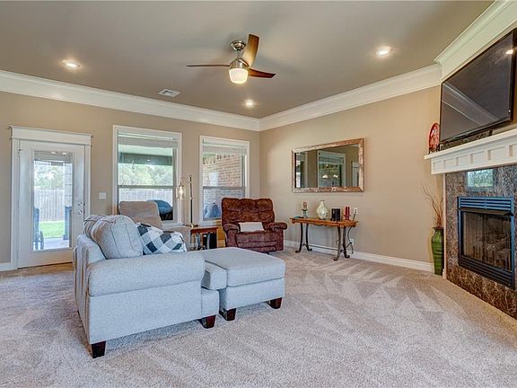 5th image of 202 Valentine Dr