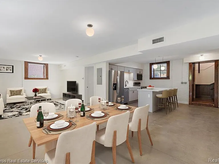 389 Saint Clair St #101 — Photo 3