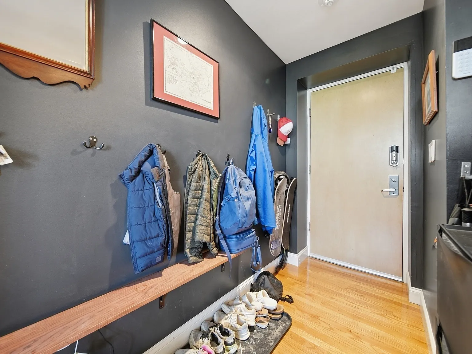 2 bed, 1.0 bath, 966 sqft, $2,650 — Photo 2