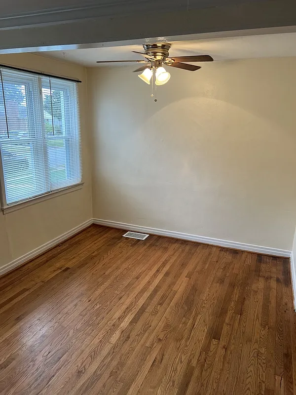 2 bed, 1.0 bath, 900 sqft, $1,700 — Photo 2