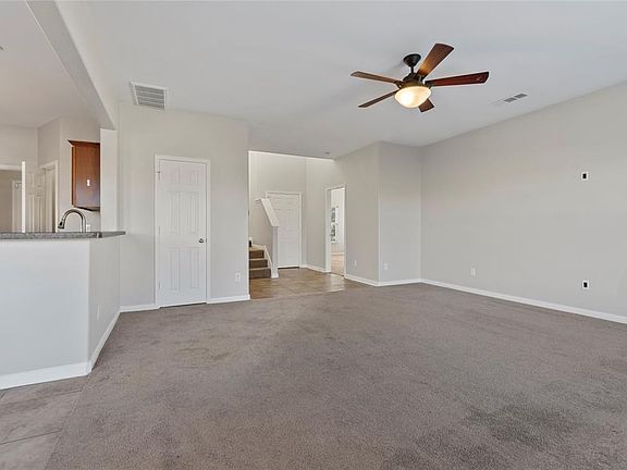 5th image of 124 Dodge City Ct