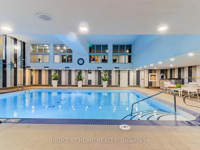 360 Bloor St E #411 — Photo 23