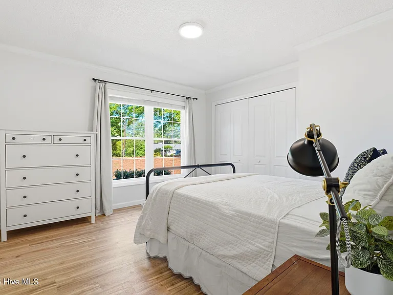 1425 Central Dr — Photo 14