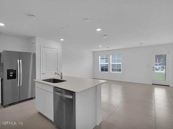 5th image of 10111 TREASURE OAKS Court