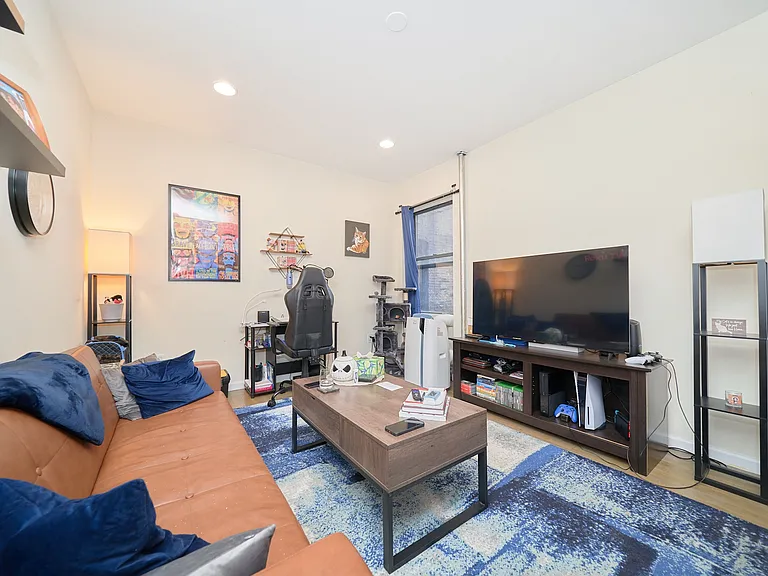 587 W 177th St #3 — Photo 2