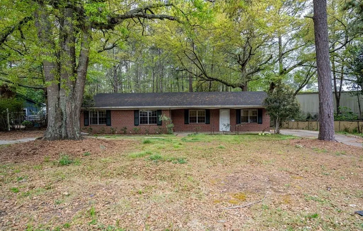 510 Windsor Dr — Photo 1
