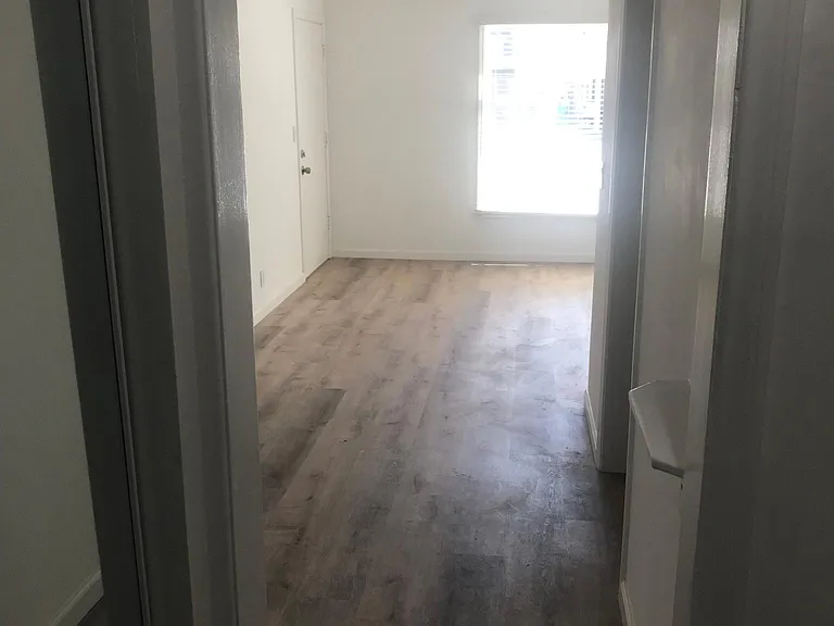 1417 S Fairfax Ave #4 — Photo 16