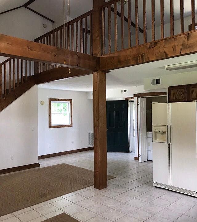 1st image of 385 Park Ln #1