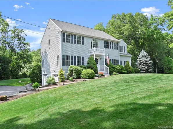 27 Stella Street, Trumbull, CT 06611