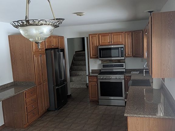 3rd image of 424 Wildwood Dr
