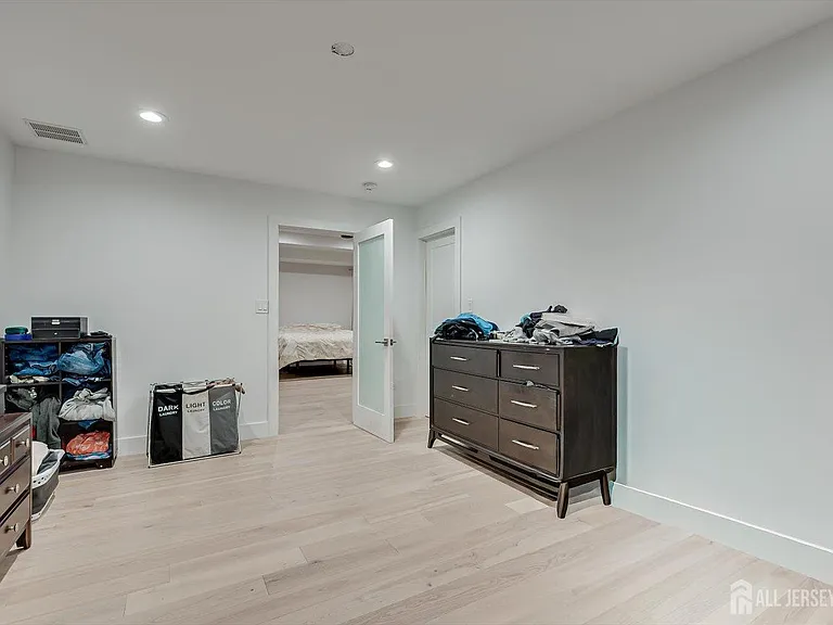 145 Center St — Photo 34