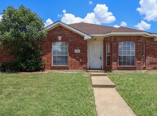 2844 Claremont Dr, Grand Prairie, TX 75052