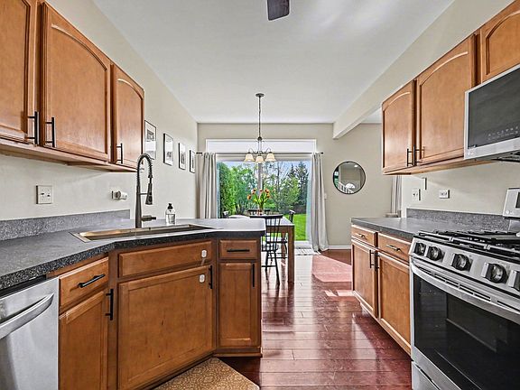 4th image of 2618 Foxwood Dr