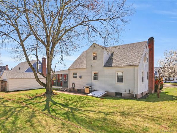 17 Oleary Dr, Manchester, CT 06040