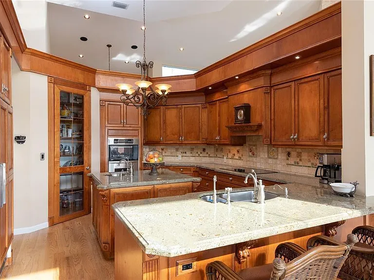 3190 Willow Ln — Photo 9