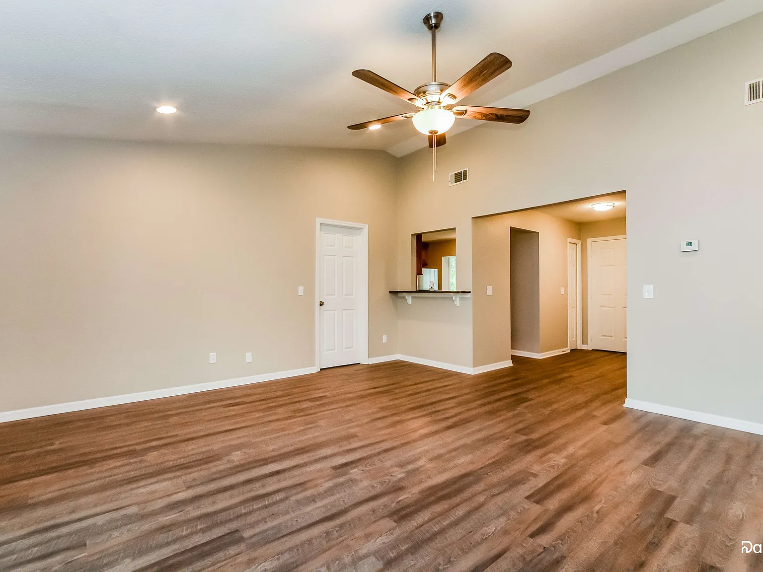 3 bed, 2.0 bath, 1556 sqft, $2,265 — Photo 4