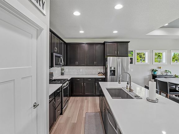 4th image of 1060 Aaron Ct