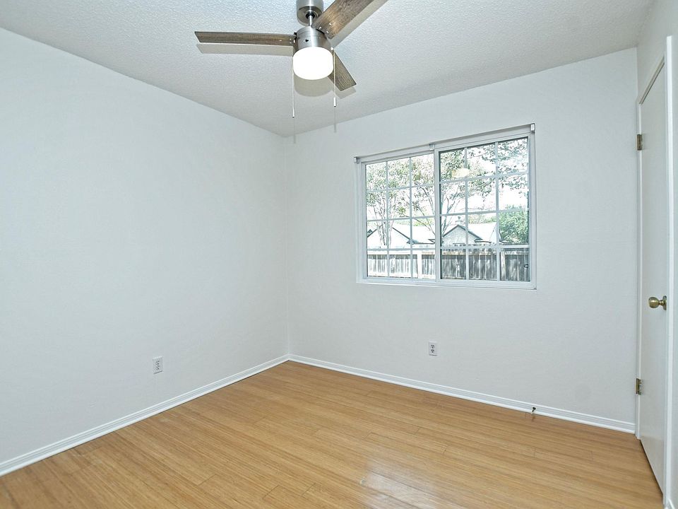 1st image of 901 Deer Grove Dr
