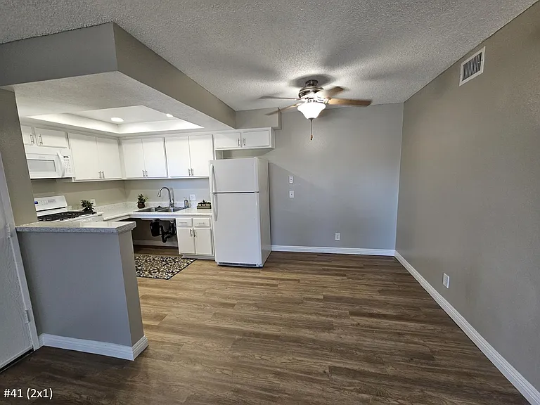 Stonewood Apartments — Photo 20