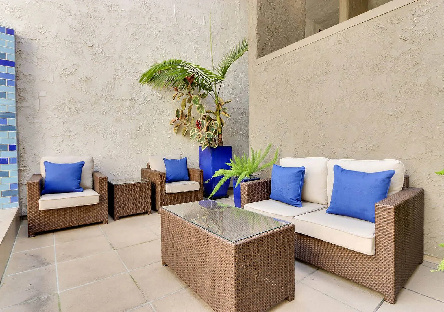 Meridian Apartments — Photo 4